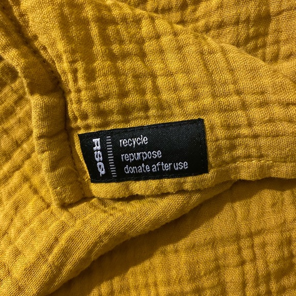 RSQ Yellow Casual Button Down Shirt with Short Sleeves - Picture 3 of 5